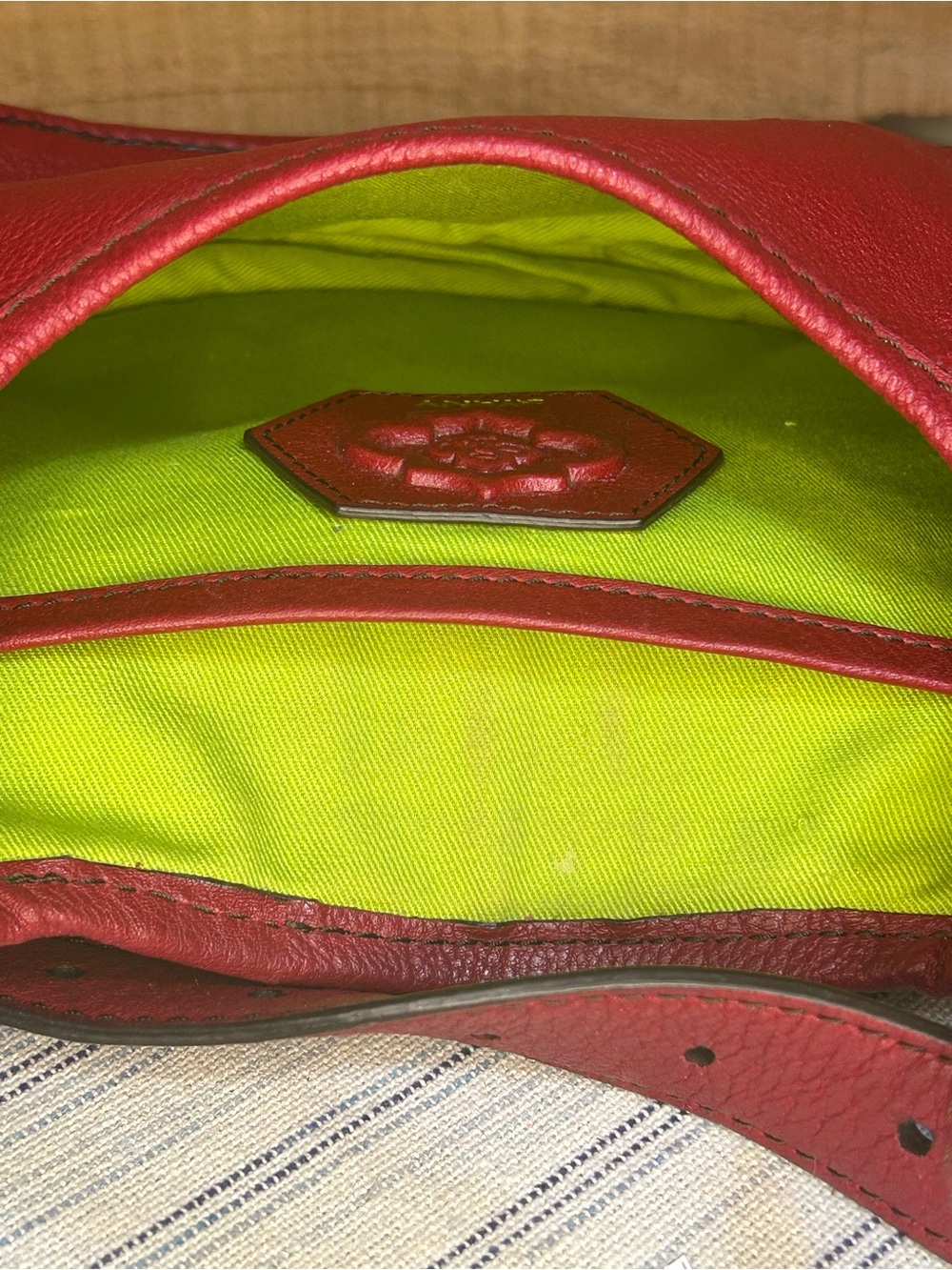 ORYANY RED CROSSBODY WITH STITCHING DETAIL - Picture 4 of 4
